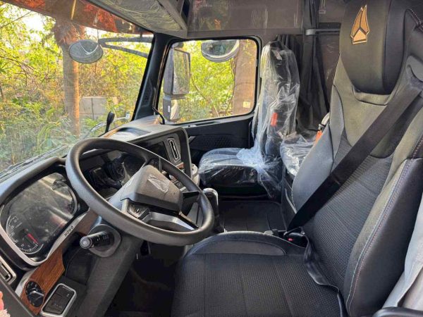 XE ĐẦU KÉO HOWO TH7-N LUXURY 460 HP 2025 Xe-dau-keo-howo-th7-n-luxury-460-hp-5