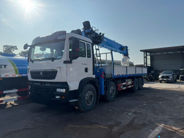 Xe Cẩu Tự Hành XCMG 20 Tấn Howo 4 Chân