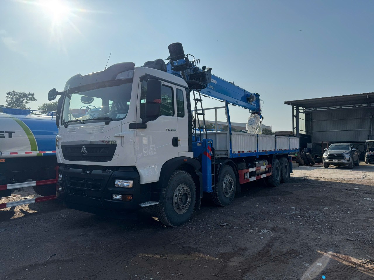 Xe Cẩu Tự Hành XCMG 20 Tấn Howo 4 Chân